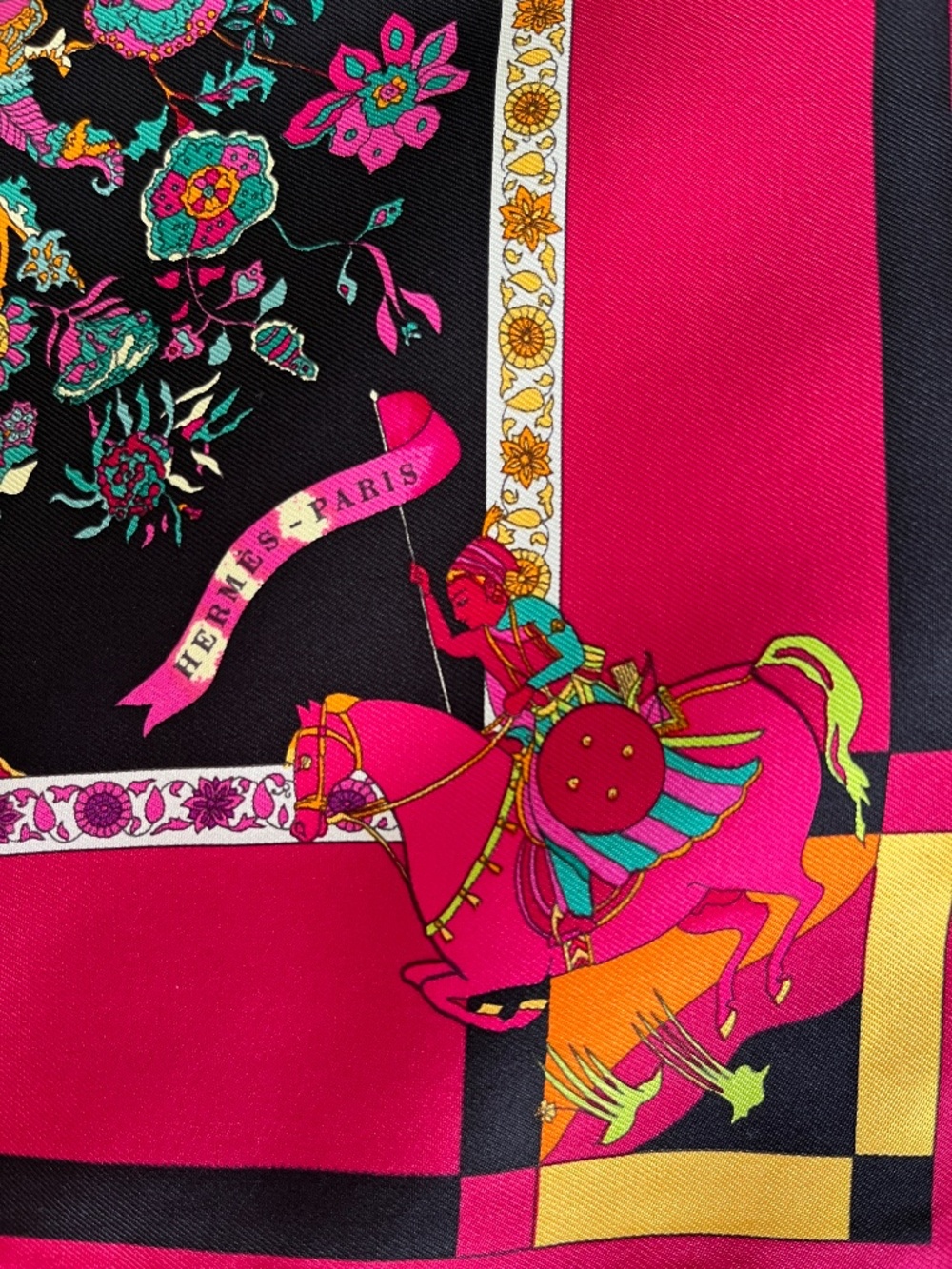 Vintage HERMES pochette gavroche "Fantaisies Indiennes" 100% silk scarf - Picture 5 of 7